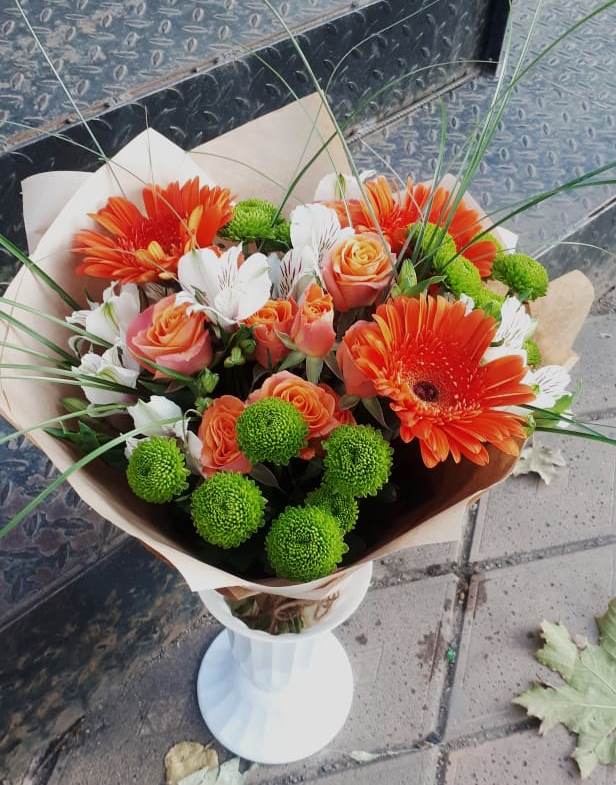 Букет цветов из: Герберы, Хризантемы, Альстромерии и Розы в Полевой
