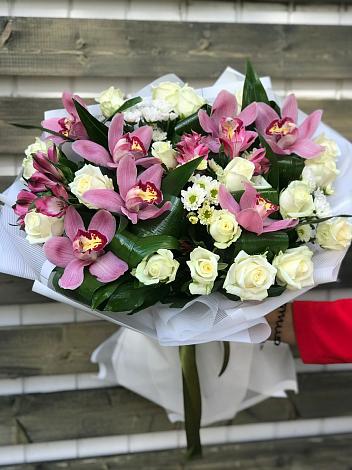 Букет цветов из: Розы и Хризантемы в Полевой