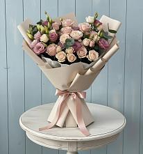 Букет цветов из:  Розы и Лизиантусы в Полевой