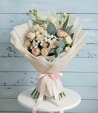 Букет цветов из:  Розы и Лизиантусы в Полевой