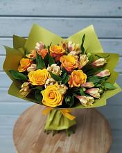 Букет цветов из:  Альстромерии и Розы в Полевой