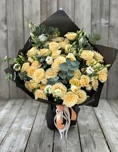 Букет цветов из:  Розы и Лизиантусы в Полевой