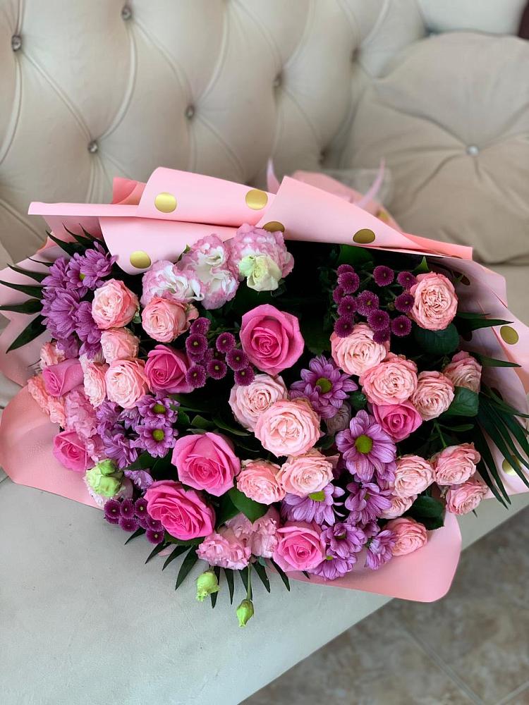 Букет цветов из: Хризантемы, Розы и Лизиантусы в Полевой