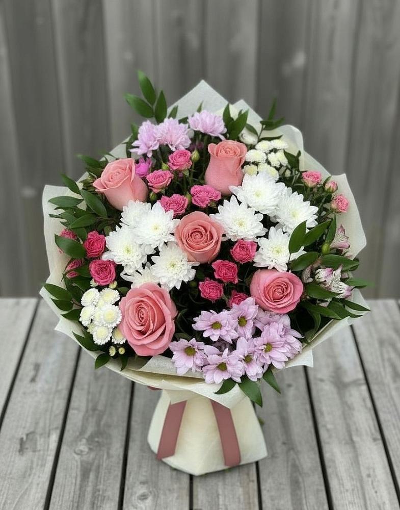 Букет цветов из: Альстромерии, Гвоздики, Розы и Хризантемы в Полевой