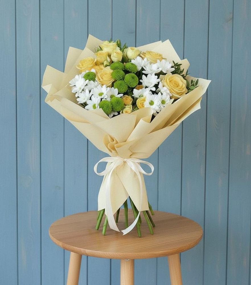 Букет цветов из: Хризантемы и Розы в Полевой