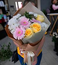 Букет цветов из:  Герберы, Розы и Хризантемы в Полевой