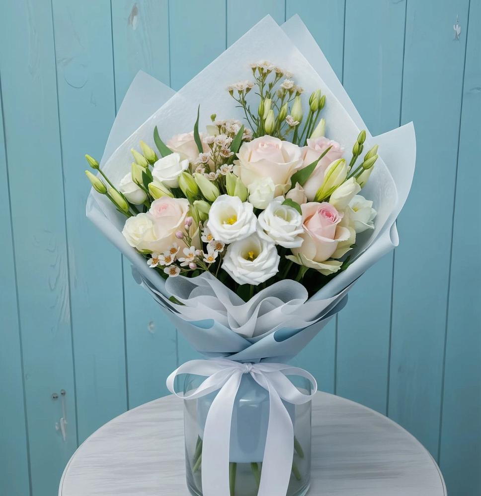 Букет цветов из: Розы и Лизиантусы в Полевой