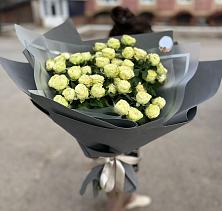 Букет Белые кустовые розы Солинеро в Полевой