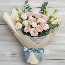 Букет цветов из:  Лизиантусы в Полевой