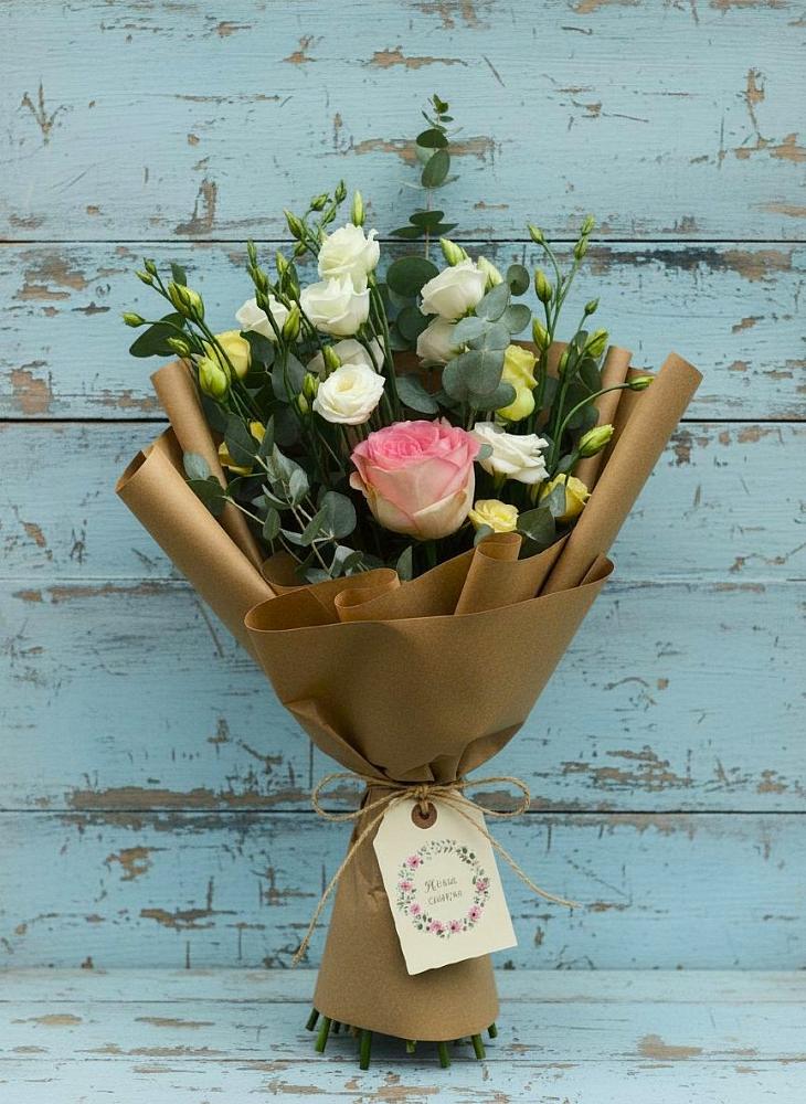 Букет цветов из: Розы и Лизиантусы в Полевой