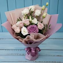 Букет цветов из:  Розы и Лизиантусы в Полевой