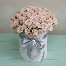 Цветочная композиция из Розы в шляпной коробке в Полевой