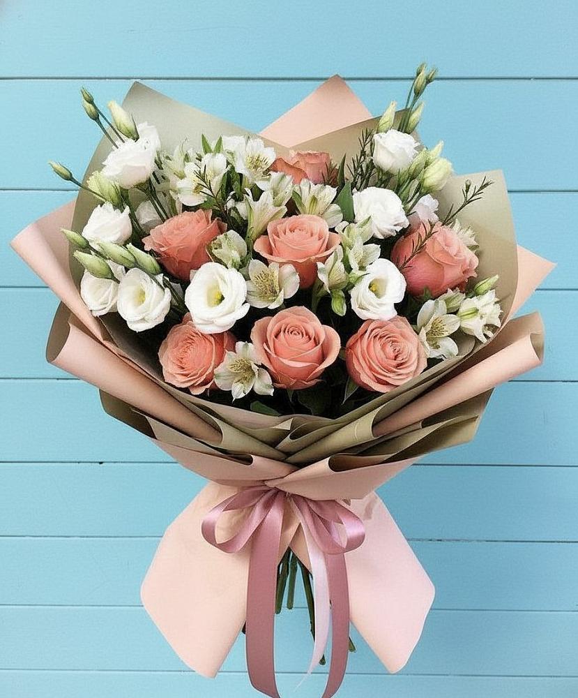 Букет цветов из: Розы, Альстромерии и Лизиантусы в Полевой