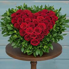 Цветочная композиция из Розы в виде сердца в Полевой