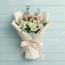 Букет цветов из:  Альстромерии в Полевой