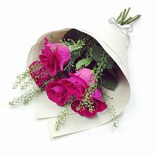 Букет цветов из:  Розы в Полевой