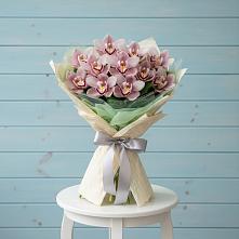 Букет цветов из:  Орхидеи и Розы в Полевой