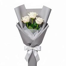 Букет 3 белые розы в Полевой