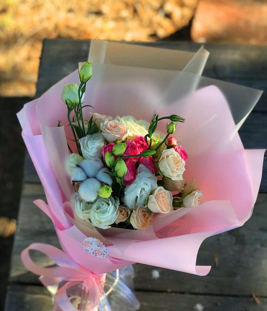 Букет цветов из: Розы и Лизиантусы в Полевой