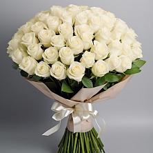 Букет 101 беля роза Белоснежка в Полевой