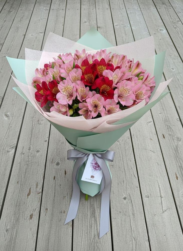 Букет цветов из: Альстромерии в Полевой