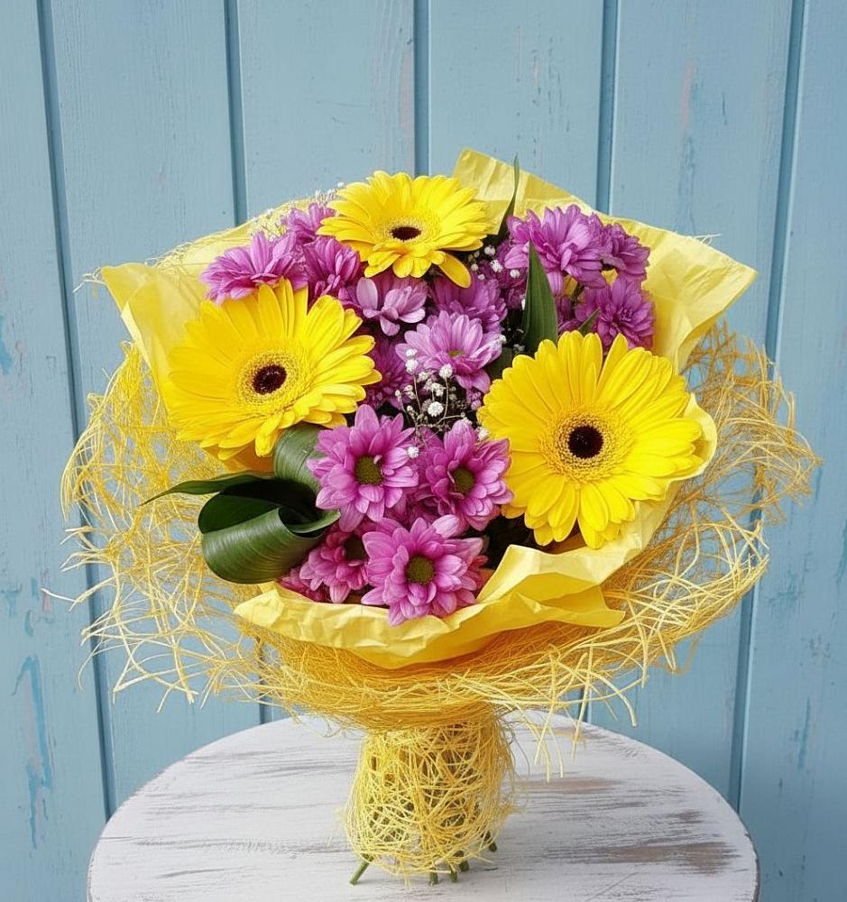 Букет цветов из: Хризантемы и Герберы в Полевой