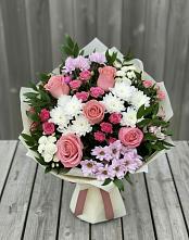 Букет цветов из:  Альстромерии, Гвоздики, Розы и Хризантемы в Полевой