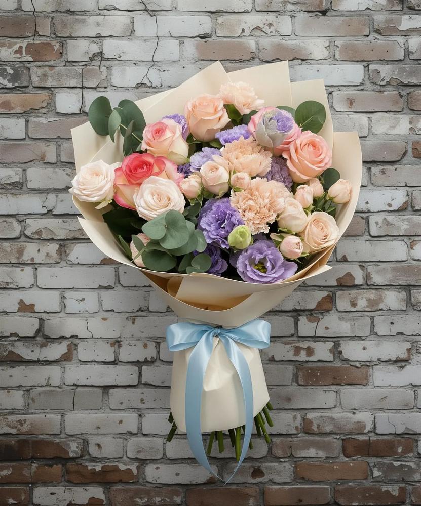 Букет цветов из: Розы, Лизиантусы и Гвоздики в Полевой