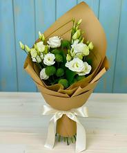 Букет цветов из:  Хризантемы и Лизиантусы в Полевой