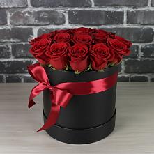 Цветочная композиция из Розы в шляпной коробке в Полевой