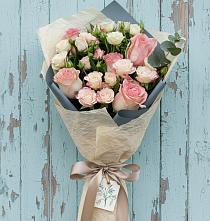 Букет цветов из:  Розы в Полевой