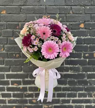 Букет цветов из:  Герберы и Хризантемы #REPLACE_PRED# Полевой