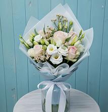 Букет цветов из:  Розы и Лизиантусы в Полевой