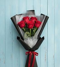 Букет цветов из:  Розы в Полевой