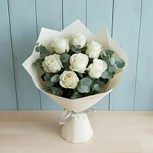 Букет Белые розы в Эвкалипте в Полевой