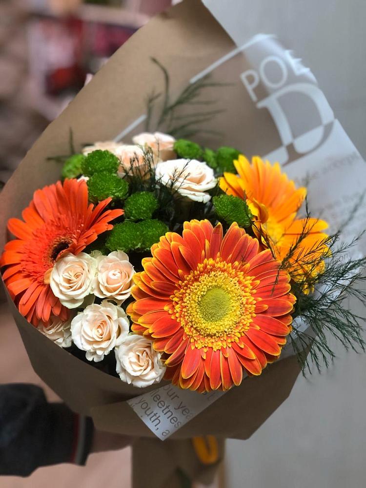 Букет цветов из: Герберы, Хризантемы и Розы в Полевой