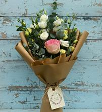 Букет цветов из:  Розы и Лизиантусы в Полевой