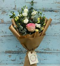 Букет цветов из:  Розы и Лизиантусы в Полевой