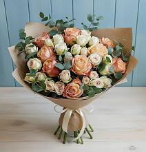 Букет цветов из:  Альстромерии и Розы в Полевой