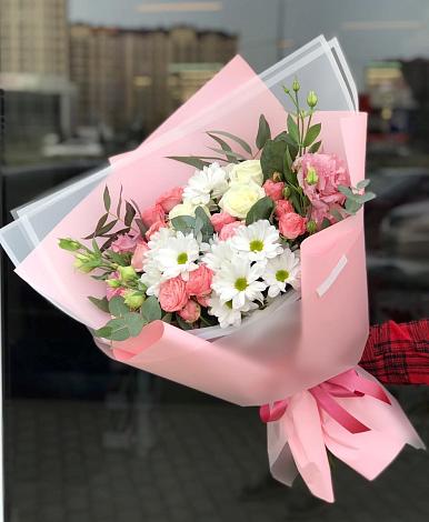 Букет цветов из: Розы, Лизиантусы и Хризантемы в Полевой