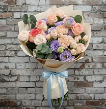 Букет цветов из:  Розы, Лизиантусы и Гвоздики #REPLACE_PRED# Полевой