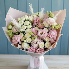 Букет цветов из:  Альстромерии и Розы в Полевой