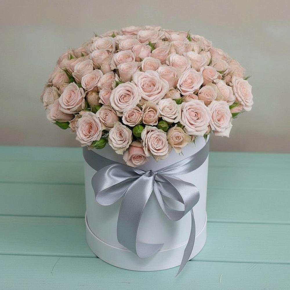 Цветочная композиция из Розы в шляпной коробке в Полевой